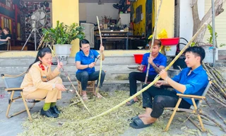 Thanh niên xứ Nghệ bán nước mía gây quỹ hưởng ứng phong trào 'Nhà tôi có bình chữa cháy'