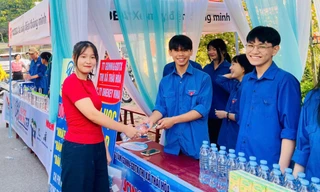 Sắc xanh tình nguyện đồng hành sĩ tử vượt vũ môn