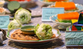 Du khách ngỡ ngàng mâm cỗ 21 món chế biến từ sen