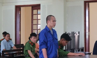 Mang dao chém người vì nghi ngờ có quan hệ bất chính với vợ mình