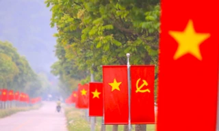 Bản làng biên giới rực rỡ cờ hoa mừng 50 năm thống nhất đất nước