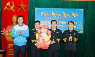 Thắm tình 'Xuân biên giới - Tết biển đảo' tại Nghệ An
