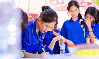 Bóng hồng tình nguyện tiếp sức mùa thi 2025