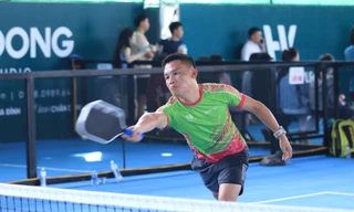 Khoảnh khắc gay cấn trong loạt trận tranh tài Giải Pickleball 'Quạt mát trao em - Ươm mầm tri thức'