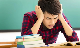 Làm sao để giúp con tránh trầm cảm trong mùa thi?