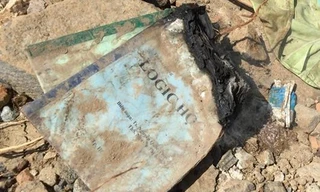 Đau xót kỷ vật cuối cùng của gia đình thầy giáo thiệt mạng sau lũ dữ