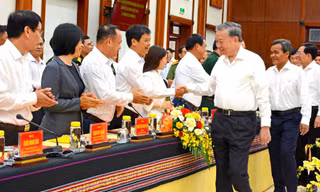 Tổng Bí thư Tô Lâm: Tạo dựng văn hóa công vụ phụng sự, lấy hiệu quả phục vụ nhân dân làm thước đo