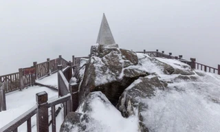 Tuyết phủ trắng đỉnh Fansipan