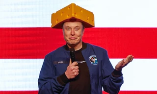 Tỷ phú Elon Musk xuất hiện ở Green Bay, bang Wisconsin, ngày 30/3. (Ảnh: AP) 