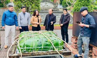 Người dân Hà Tĩnh làm bánh chưng nặng 300kg cung tiến Hải Thượng Lãn Ông Lê Hữu Trác