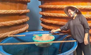 Một cơ sở sản xuất nước mắm truyền thống ở Phú Quốc