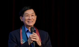 Sinh viên UEB nghe tỷ phú Johnathan Hạnh Nguyễn kể chuyện đời, chuyện nghề và truyền lửa khởi nghiệp