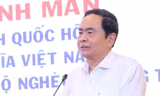 Chủ tịch Quốc hội thăm, tặng quà Tết tại Cần Thơ