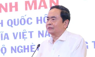 Chủ tịch Quốc hội thăm, tặng quà Tết tại Cần Thơ