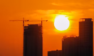 Chùm ảnh: Hoàng hôn mơ mộng trên Hồ Tây sau cơn mưa