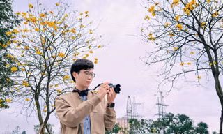 Chàng blogger du lịch đặt chân đến con đường hoa phong linh rực rỡ ở Hà Nội