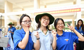 MC Khánh Vy háo hức cùng sĩ tử