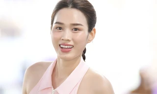 Hoa hậu Đỗ Thị Hà diện outfit hồng cực xinh, 'bung hết skill' tại Giải Pickleball Việt Nam