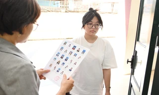 [ẢNH] Thí sinh đến làm thủ tục thi tốt nghiệp THPT 2025 tại Hà Nội