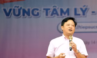 PGS. TS Phạm Mạnh Hà ‘bắt sóng’ nỗi lo mùa thi cùng học sinh THPT Bắc Ninh