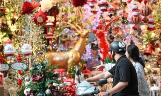 Sắc màu Giáng sinh rực rỡ trên phố Hàng Mã qua góc nhìn của sinh viên và người trẻ