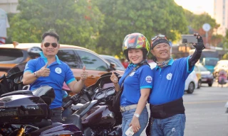 Thích thú màn diễu hành mô tô ‘khủng’ trên phố Nha Trang 