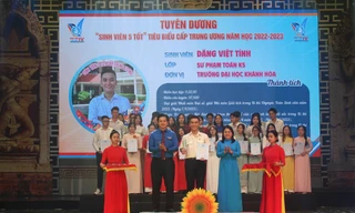 Khánh Hòa tuyên dương Sinh viên 5 tốt, bùng nổ vũ điệu học đường