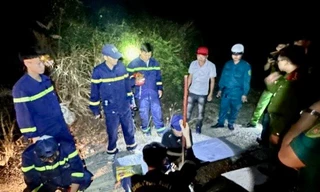 Xuyên đêm cứu 2 du khách TP.HCM mắc kẹt trên núi Cô Tiên - Nha Trang