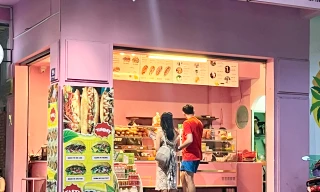 Chủ tiệm bánh mì Nha Trang bất ngờ vì rau dương tính với thuốc trừ sâu 