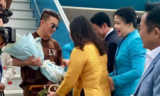 Ca sĩ Đàm Vĩnh Hưng, Vũ Hà du lịch Nha Trang ngày mùng 1 Tết