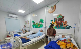 Tăng thêm hàng trăm người nghi ngộ độc do ăn cơm gà ở Nha Trang 