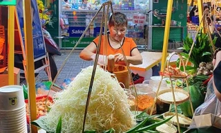 Hẹn hò Sài Gòn: Lạc lối ở thiên đường ẩm thực và mua sắm tại phố đi bộ Kỳ đài Quang Trung