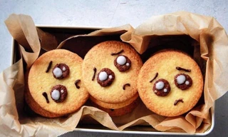 Hóa ra biểu tượng đáng yêu trên chiếc bánh quy bình thường này có ý nghĩa không ai ngờ tới