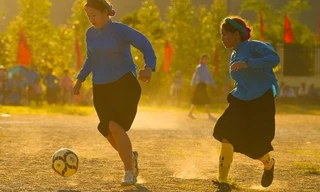 Bộ ảnh những cô gái Sán Chỉ say mê đá bóng khiến cộng đồng mạng trầm trồ