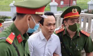 Bị hại xin tòa giảm án cho bị cáo và muốn được bồi thường bằng tiền 