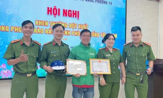 Nghi gói hàng chứa ma túy, tài xế xe ôm chở thẳng đến công an 