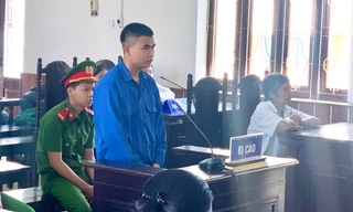 Sát hại cha dượng vì xin 10 nghìn đồng không cho