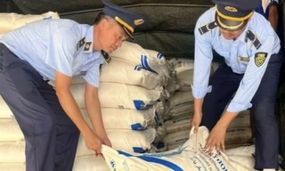 Dùng hóa đơn quay vòng để vận chuyển hàng chục tấn đường cát nhập lậu