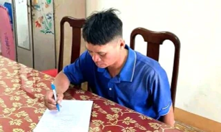 Gã cha dượng đánh đập dã man bé trai 9 tuổi khai 'không phải lần đầu'