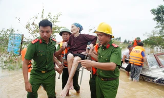 150.000 lượt cán bộ, chiến sỹ công an ngày đêm sát cánh cùng đồng bào vùng lũ