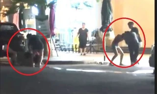 [Clip] Nhóm phụ nữ vượt hàng chục km đánh người gây náo loạn lúc nửa đêm