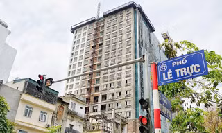 Hoàn thành cắt ngọn cao ốc 8B Lê Trực vào 10 sự kiện tiêu biểu của Hà Nội 