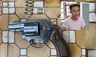Đinh Xuân Hữu cùng khẩu súng và đạn mang đi đòi nợ.