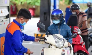 Giá xăng tiếp tục giảm vào ngày mai?