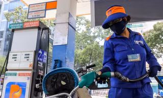 Giá xăng giảm vào ngày mai?