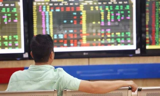 Điểm tên nhóm cổ phiếu vừa khiến VN-Index 'rơi' điểm