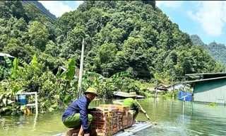Mưa lớn liên tục, nhiều nơi ở miền núi phía Bắc ngập sâu trong nước