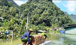 Mưa lớn liên tục, nhiều nơi ở miền núi phía Bắc ngập sâu trong nước