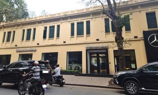 Mất trăm triệu đồng vì xem xe tại đại lý Mercedes-Benz ở Hà Nội