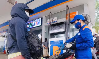 Xăng lập kỷ lục, RON 95 phá đỉnh 26 nghìn đồng/lít, cao nhất trong 9 năm gần đây